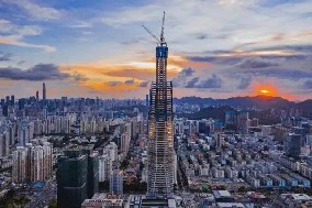 旭东围挡厂家祝贺，深圳又一高楼388米 顺利封顶 ！