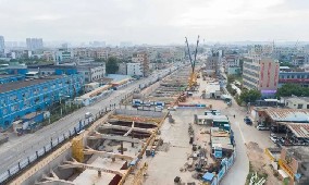 东部快线地铁14号线明年通车，旭东围挡厂家为城市安全建设美丽屏障！