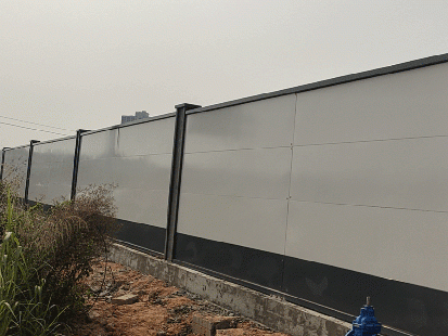 东莞地铁施工半年围挡依然如新！